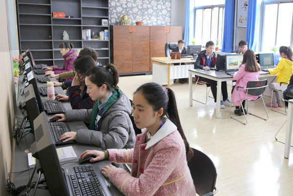 机场有什么工作是高中学历而且不会说英文的女