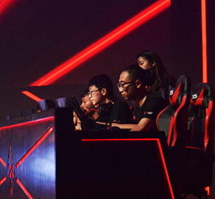 2018WVA全球VR电竞比赛_河南新华电脑学校