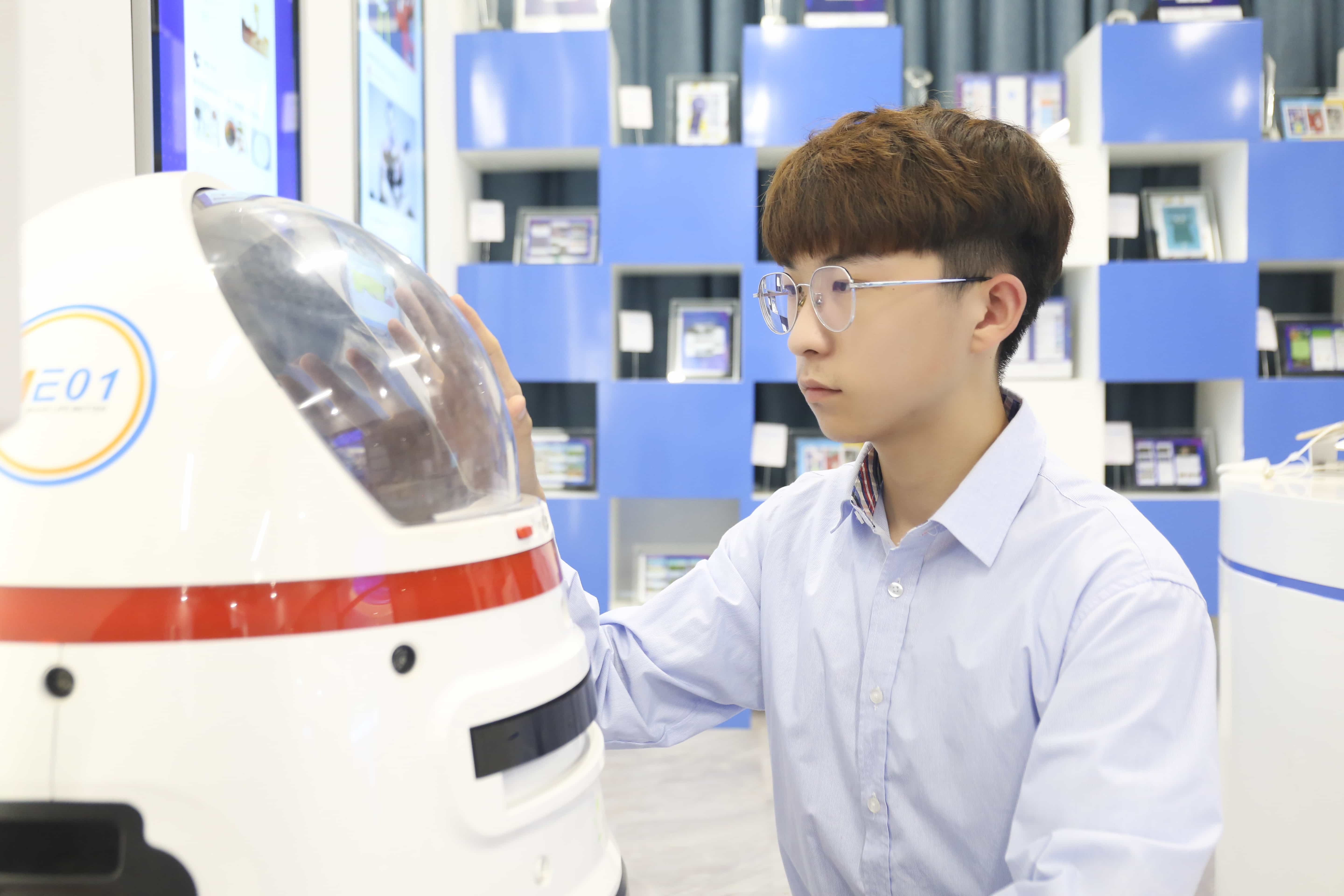 �Ի��˹�������